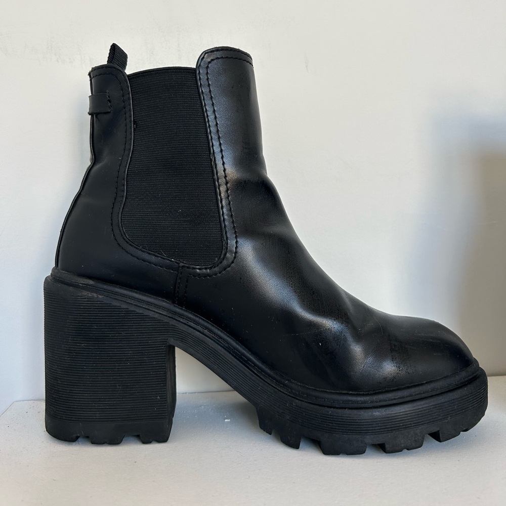 Urban Outfitters Lug boots